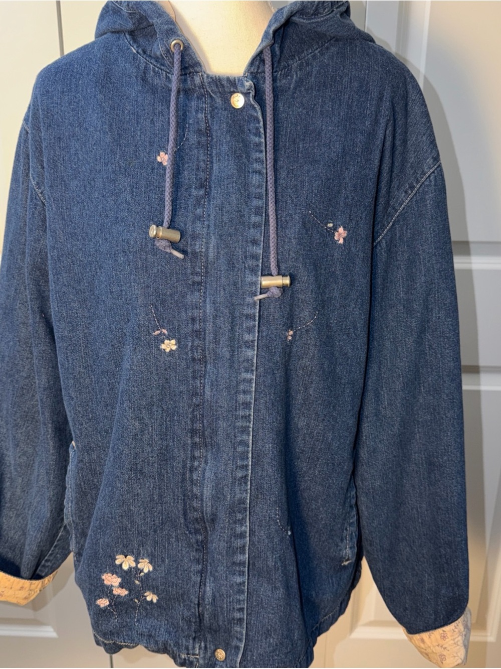 Vintage Disney store Winnie the Pooh embroidered full zip denim hooded jacket